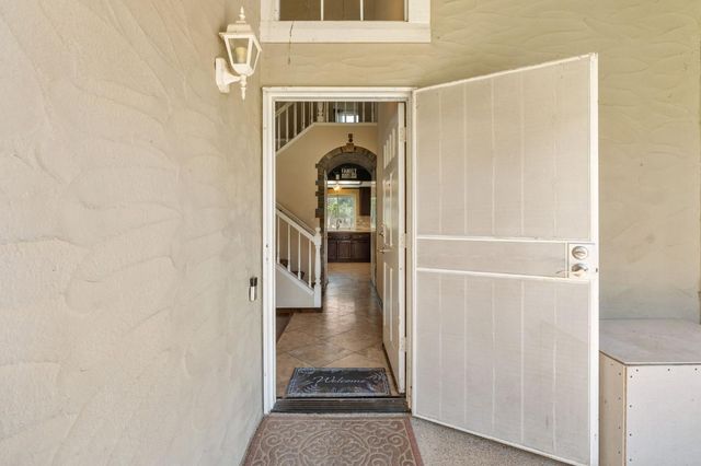 2202 E Chennault Avenue, Fresno, CA 93720