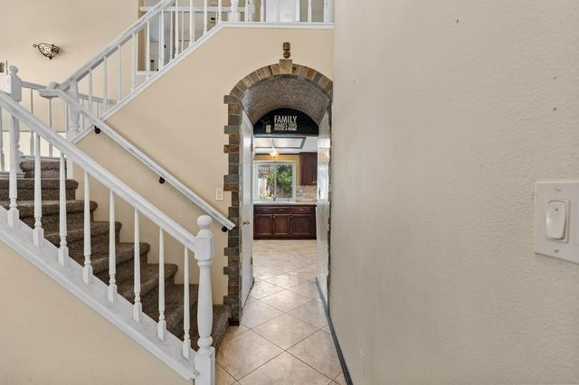 2202 E Chennault Avenue, Fresno, CA 93720