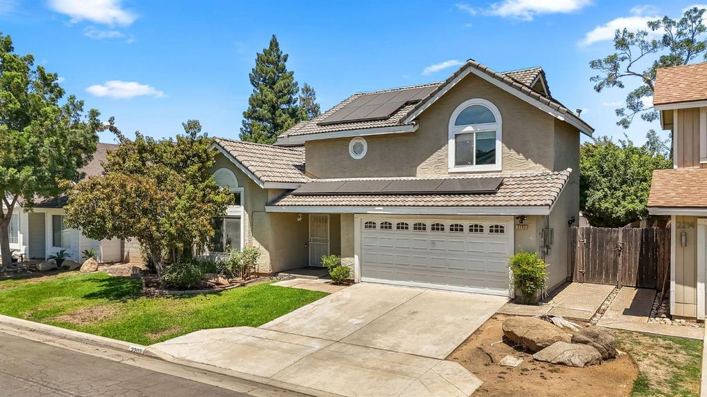2202 E Chennault Avenue, Fresno, CA 93720