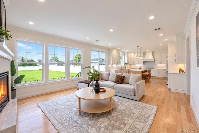 89 West Avenue, Hicksville, NY 11801