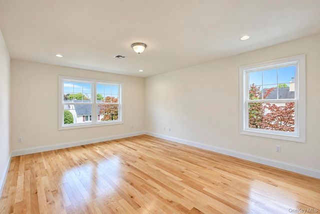 89 West Avenue, Hicksville, NY 11801
