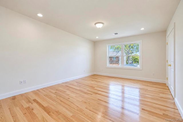 89 West Avenue, Hicksville, NY 11801