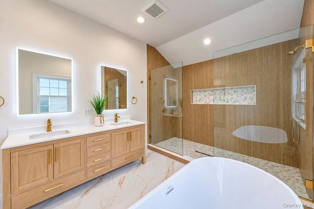 89 West Avenue, Hicksville, NY 11801
