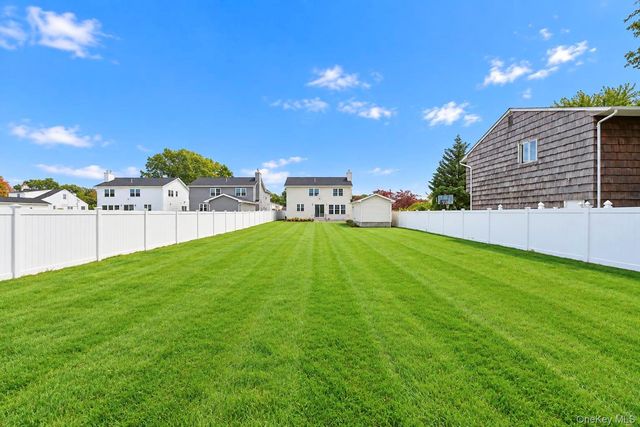 89 West Avenue, Hicksville, NY 11801