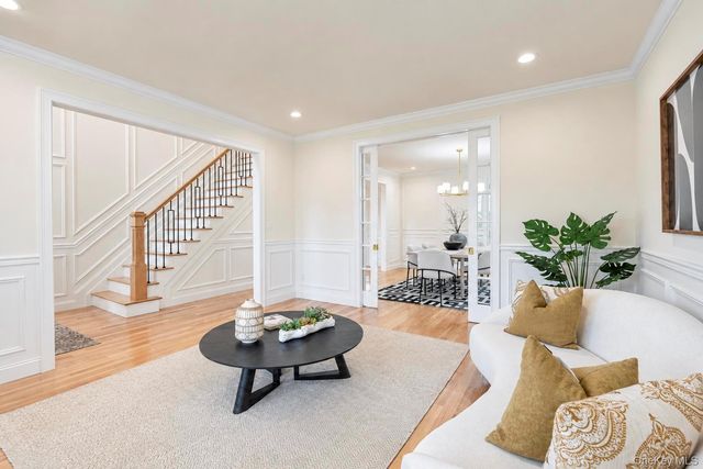 89 West Avenue, Hicksville, NY 11801