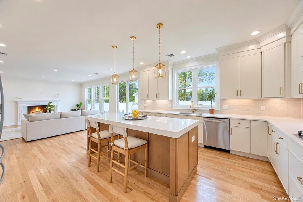 89 West Avenue, Hicksville, NY 11801 — photo 4