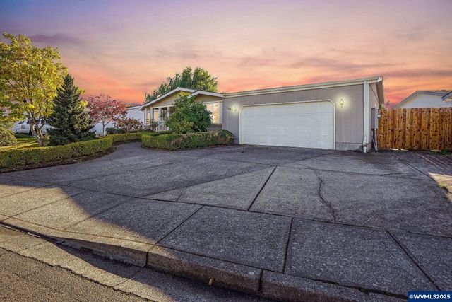 3452 Lake Vanessa Cir NW, Salem, OR 97304
