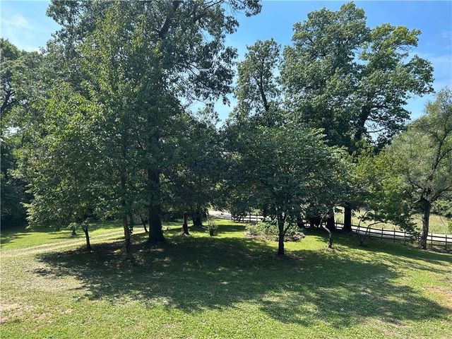 28846 251st Street, Easton, KS 66020