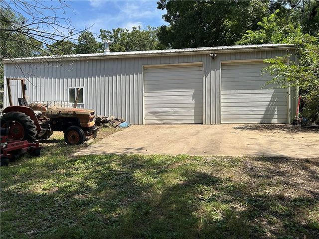 28846 251st Street, Easton, KS 66020