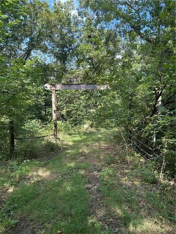 28846 251st Street, Easton, KS 66020