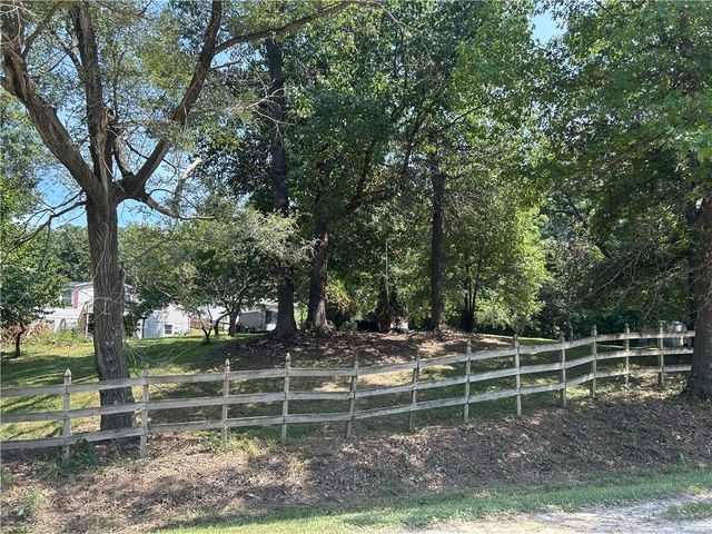 28846 251st Street, Easton, KS 66020