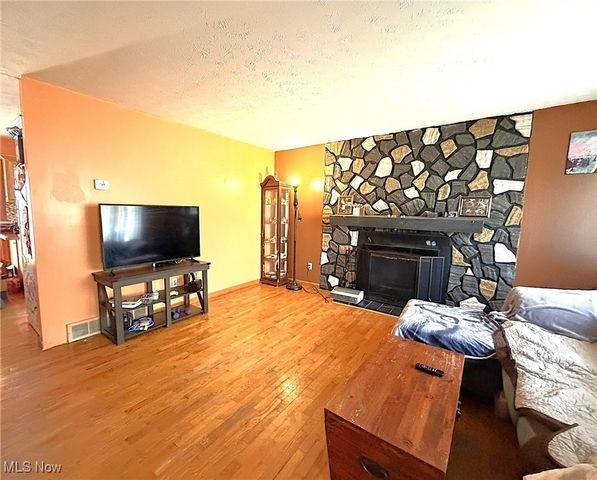 737 Dunny Avenue, Sheffield Lake, OH 44054