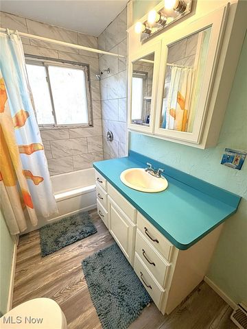 737 Dunny Avenue, Sheffield Lake, OH 44054