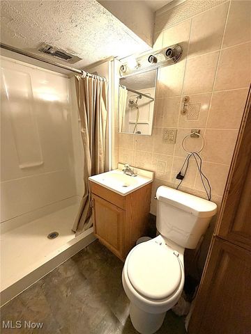 737 Dunny Avenue, Sheffield Lake, OH 44054