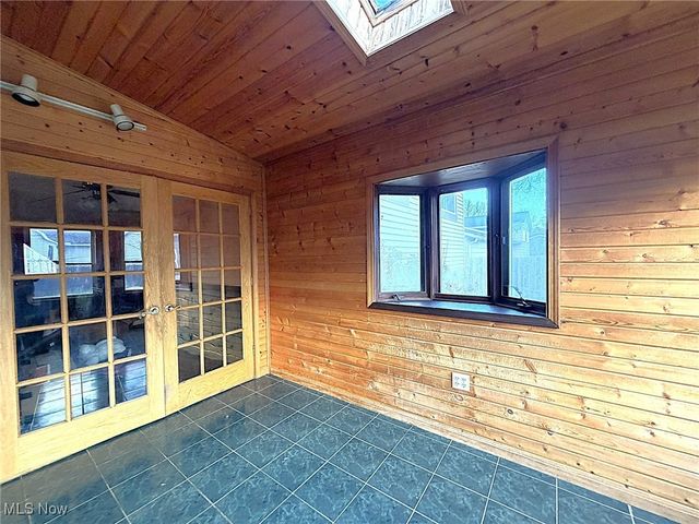 737 Dunny Avenue, Sheffield Lake, OH 44054