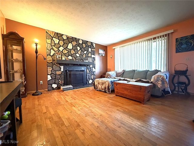 737 Dunny Avenue, Sheffield Lake, OH 44054