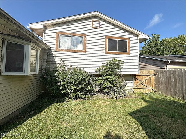 737 Dunny Avenue, Sheffield Lake, OH 44054