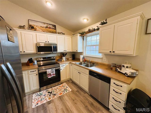 14 Dogwood Court, Montgomery City, MO 63361