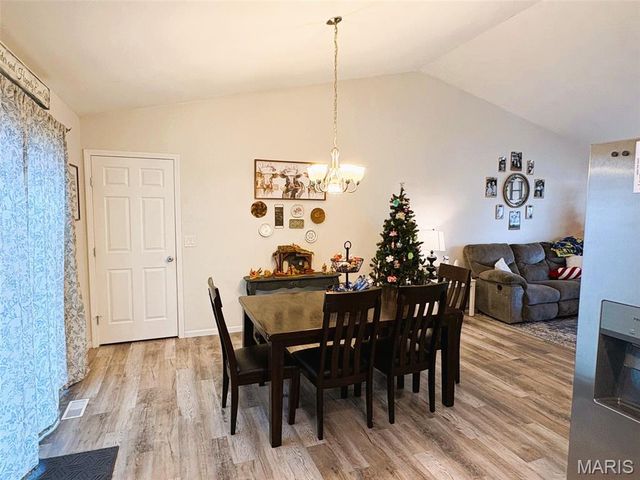 14 Dogwood Court, Montgomery City, MO 63361