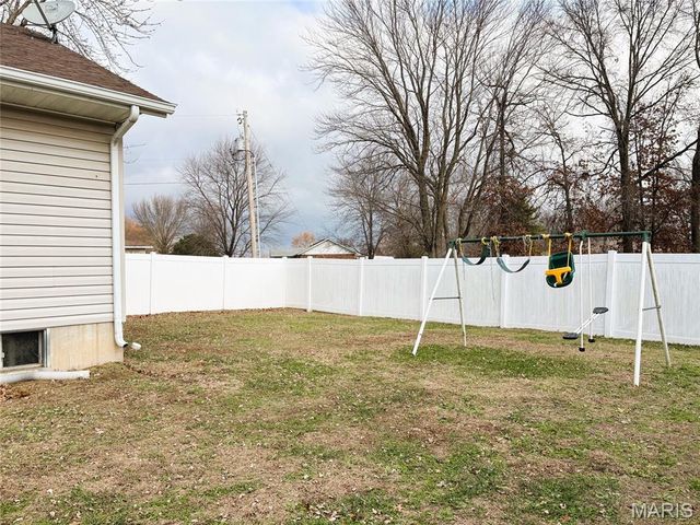 14 Dogwood Court, Montgomery City, MO 63361