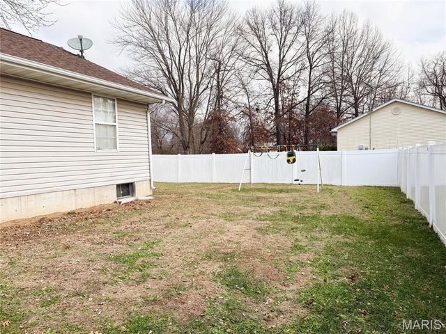 14 Dogwood Court, Montgomery City, MO 63361