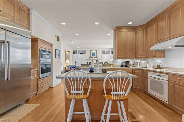 1513 Bordeaux PL, Norfolk, VA 23509