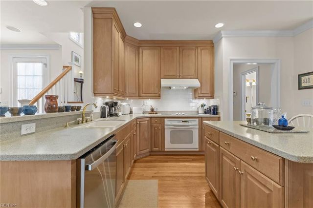 1513 Bordeaux PL, Norfolk, VA 23509