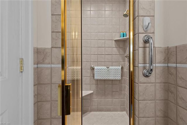 1513 Bordeaux PL, Norfolk, VA 23509