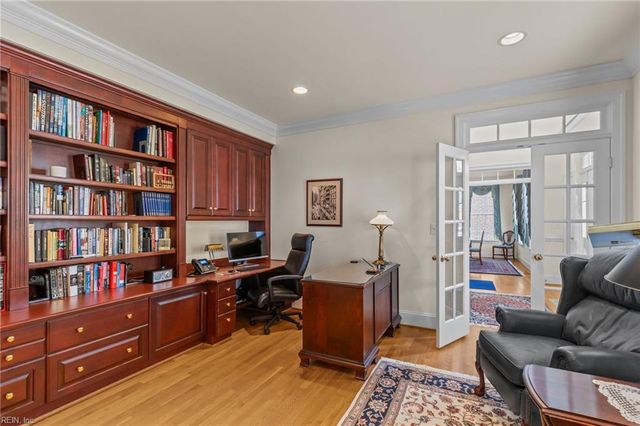 1513 Bordeaux PL, Norfolk, VA 23509