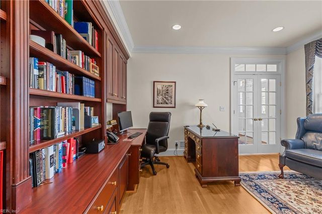 1513 Bordeaux PL, Norfolk, VA 23509