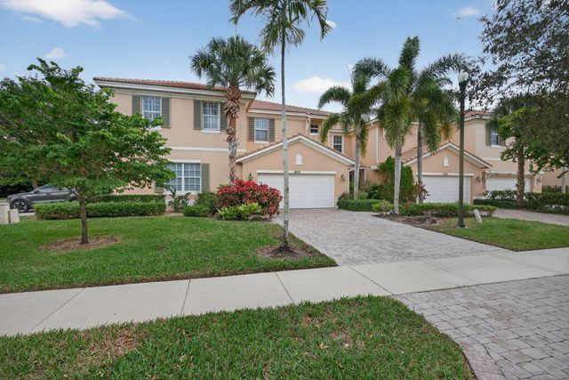 5072 Dulce Court, Palm Beach Gardens, FL 33418