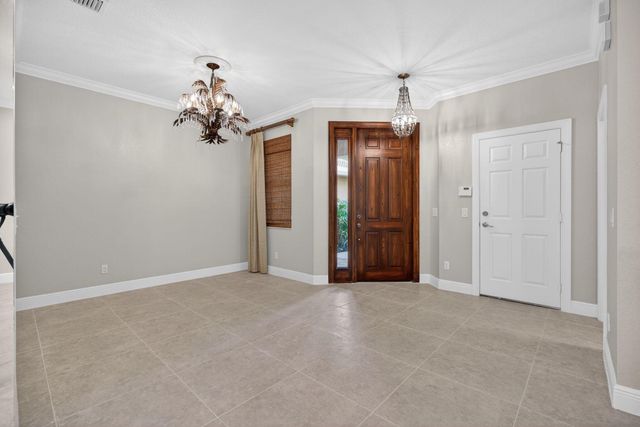 5072 Dulce Court, Palm Beach Gardens, FL 33418