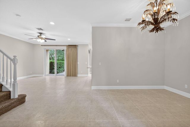 5072 Dulce Court, Palm Beach Gardens, FL 33418