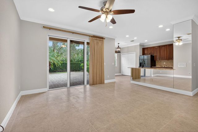 5072 Dulce Court, Palm Beach Gardens, FL 33418