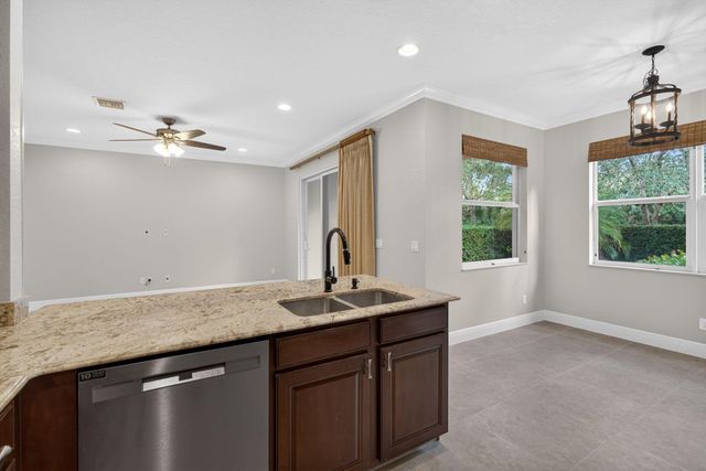 5072 Dulce Court, Palm Beach Gardens, FL 33418