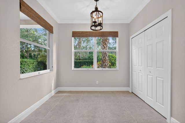 5072 Dulce Court, Palm Beach Gardens, FL 33418