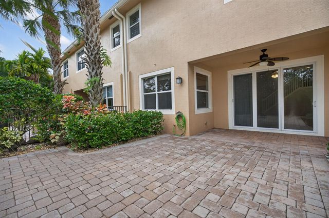 5072 Dulce Court, Palm Beach Gardens, FL 33418