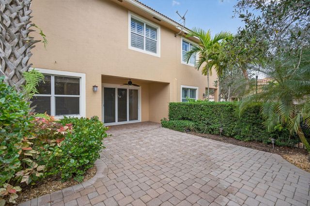 5072 Dulce Court, Palm Beach Gardens, FL 33418