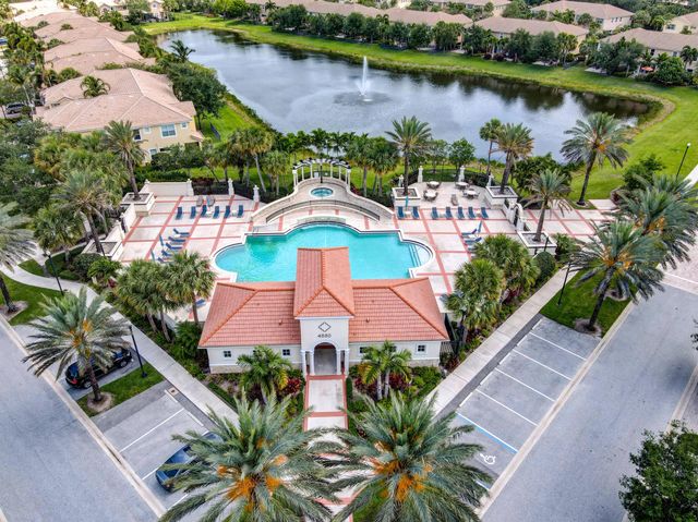 5072 Dulce Court, Palm Beach Gardens, FL 33418