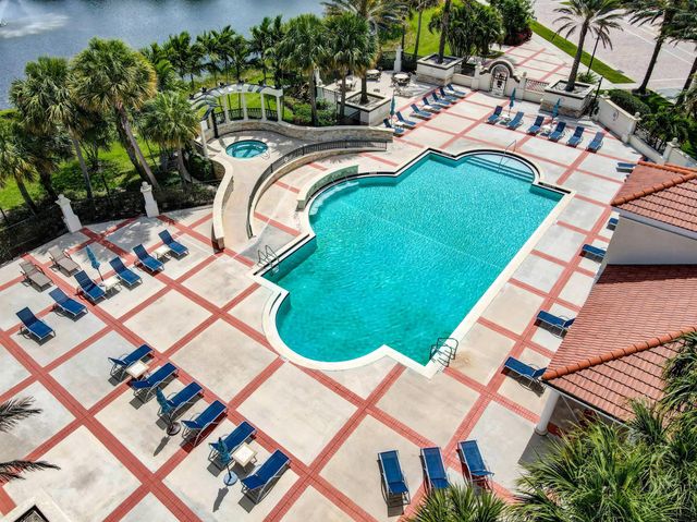 5072 Dulce Court, Palm Beach Gardens, FL 33418