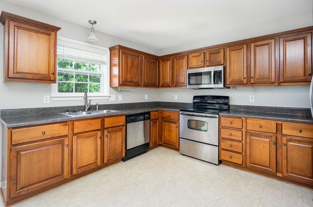 3998 Kristen St, Spring Hill, TN 37174