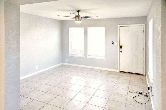 4614 Gurley Avenue 102, Dallas, TX 75223