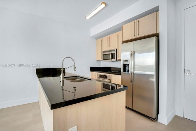 79 SW 12th St 2302-S, Miami, FL 33130