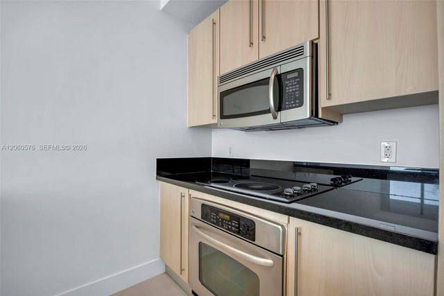 79 SW 12th St 2302-S, Miami, FL 33130