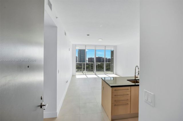 79 SW 12th St 2302-S, Miami, FL 33130