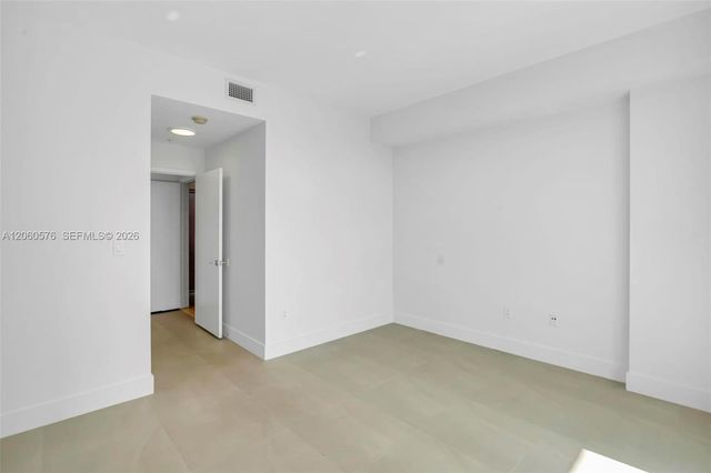 79 SW 12th St 2302-S, Miami, FL 33130