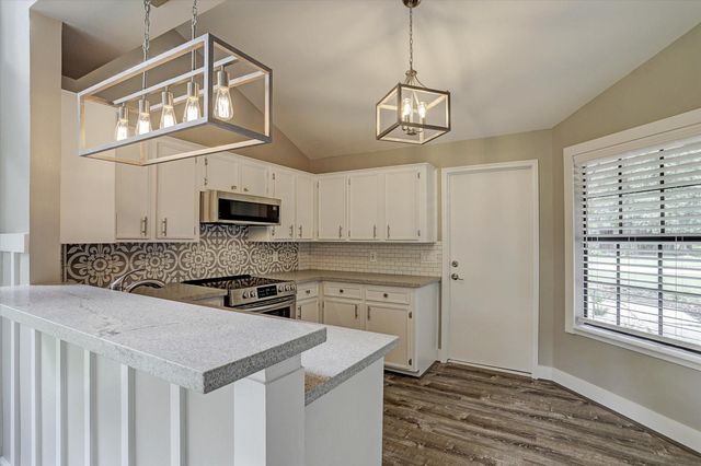 22 W Mistybreeze Circle, The Woodlands, TX 77381