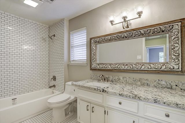 22 W Mistybreeze Circle, The Woodlands, TX 77381