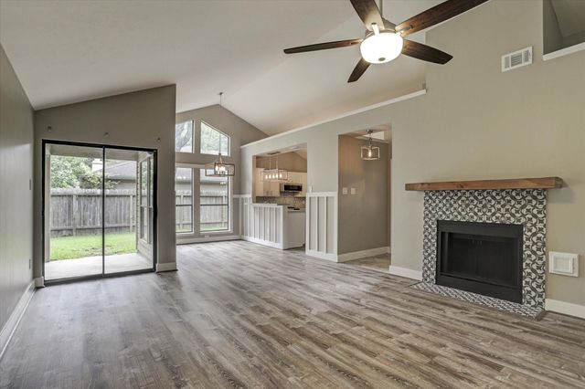 22 W Mistybreeze Circle, The Woodlands, TX 77381
