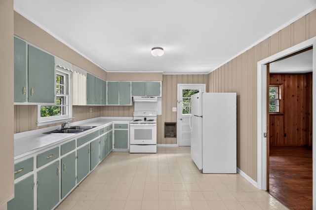 9296 Old Locust Creek Rd, Bon Aqua, TN 37025